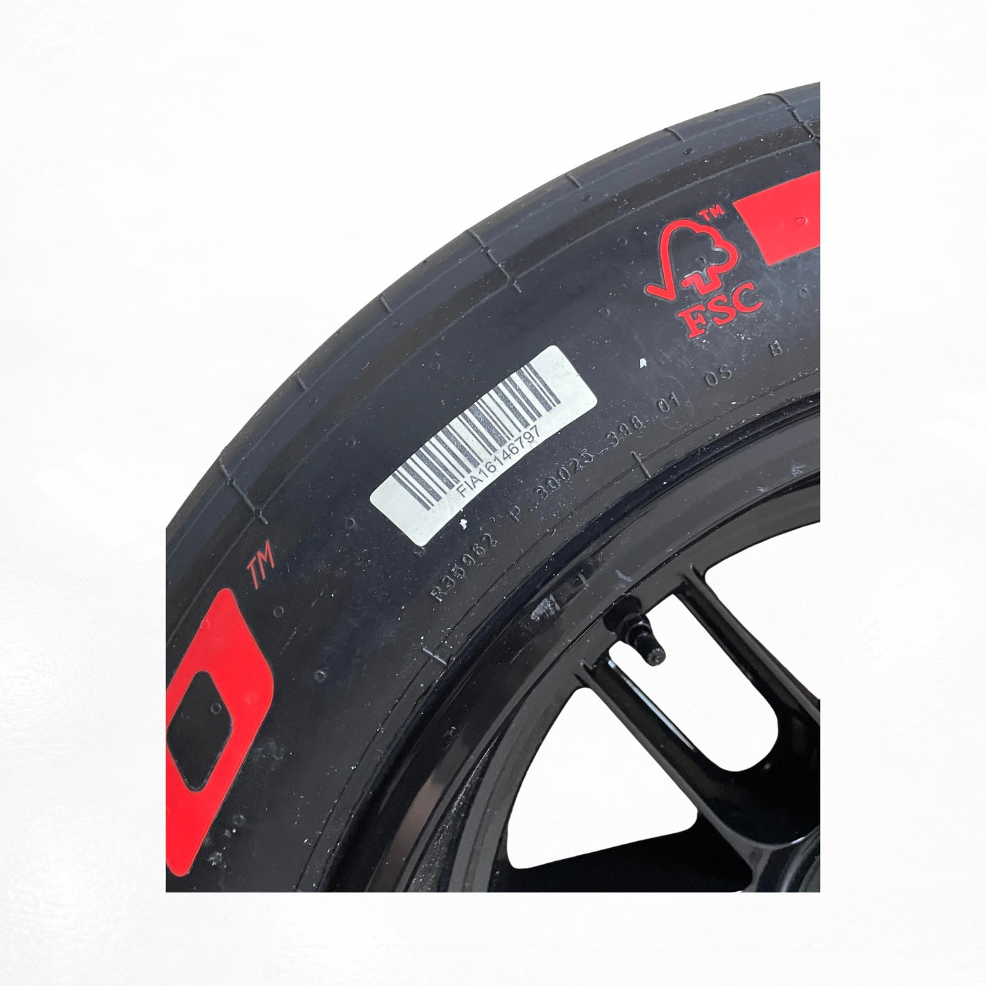 Formula 1 Wheel 2025 – Pirelli Display