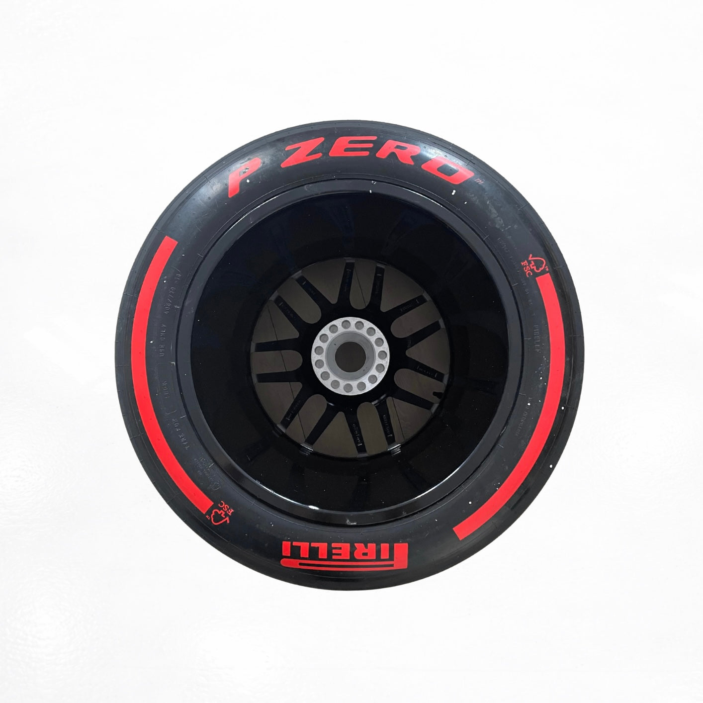 Formula 1 Wheel 2025 – Pirelli Display