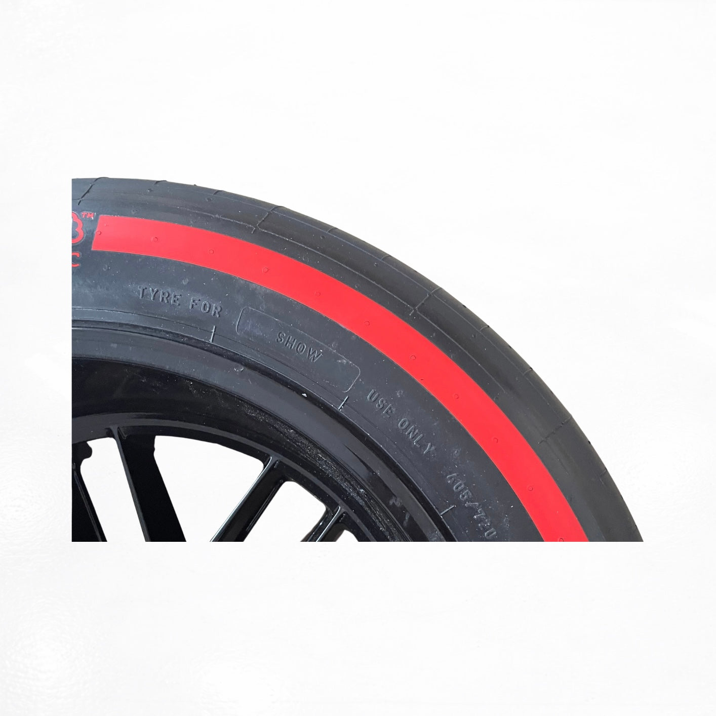 Formula 1 Wheel 2025 – Pirelli Display
